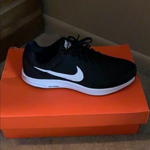 Women’s Nike Downshifter 7 tennis shoes